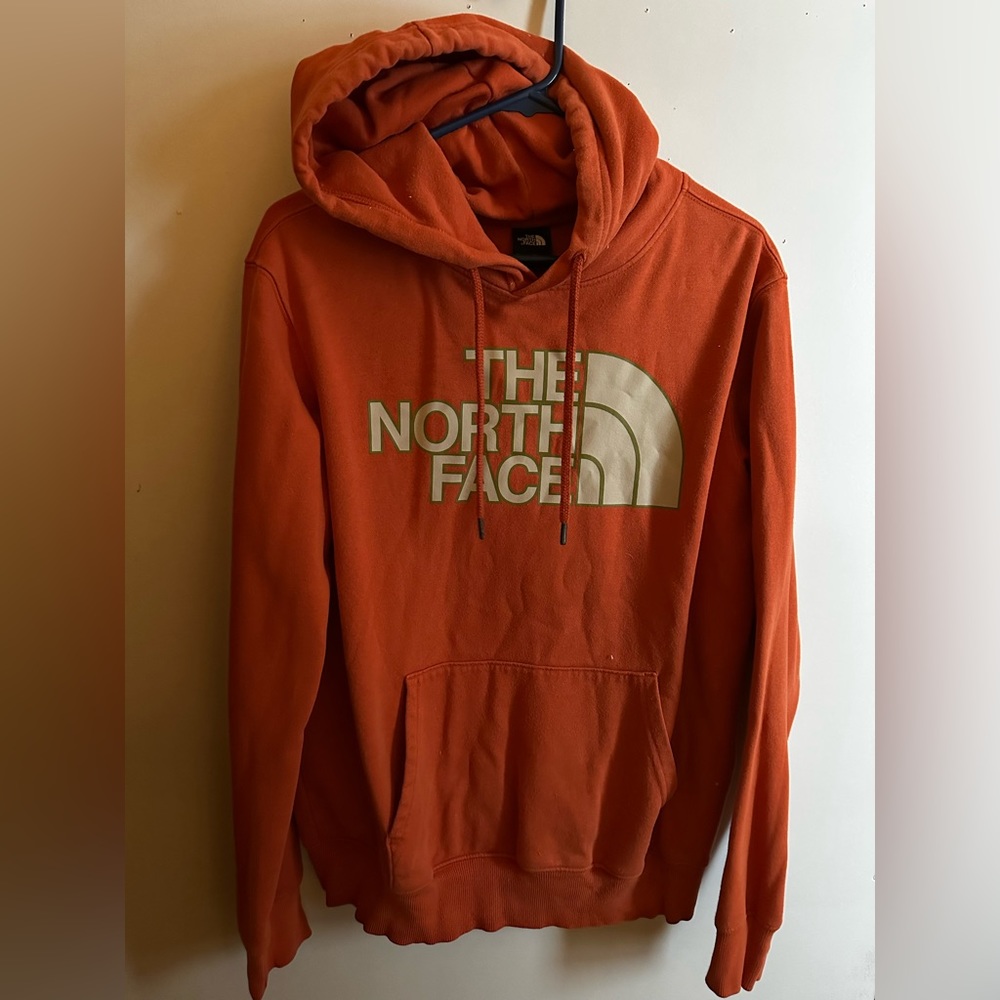 Men’s medium North Face hoodie